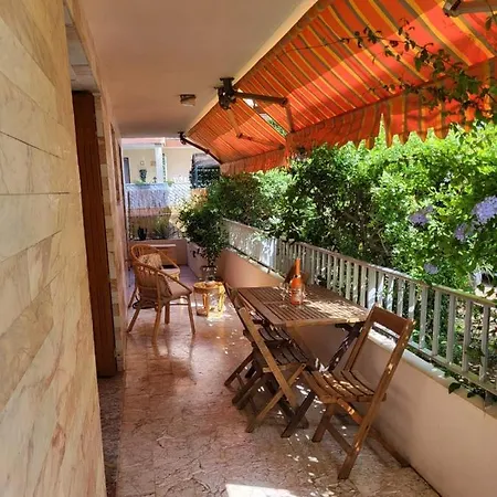 Nice 50m With Terrace In Sur Mer Sanary-sur-Mer