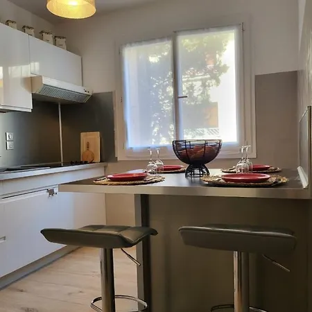 Nice 50m With Terrace In Sur Mer